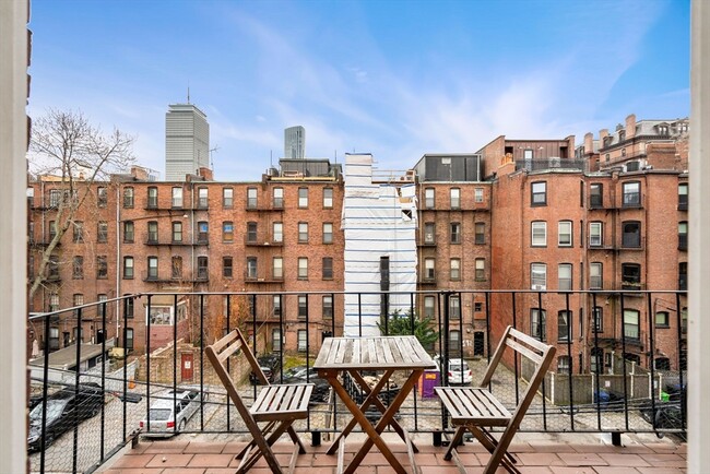 Building Photo - 461 Beacon St