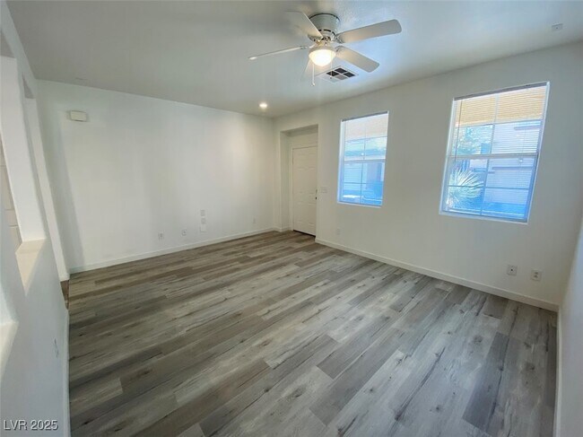 Foto del edificio - 6736 Twisted Wood Dr