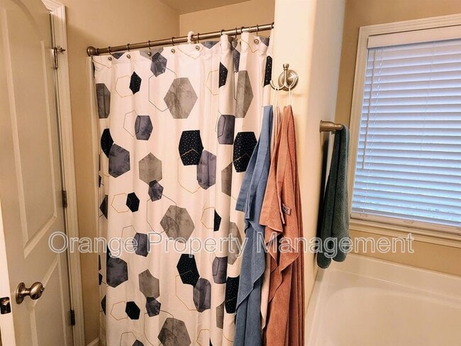 Building Photo - 612 Sandstone Dr