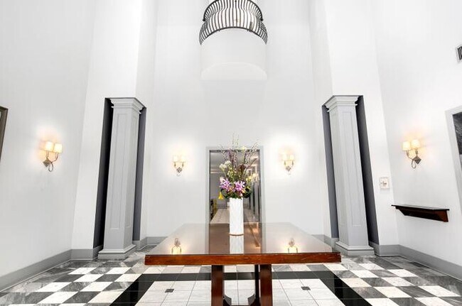 Vestíbulo del edificio - 70 W Huron St