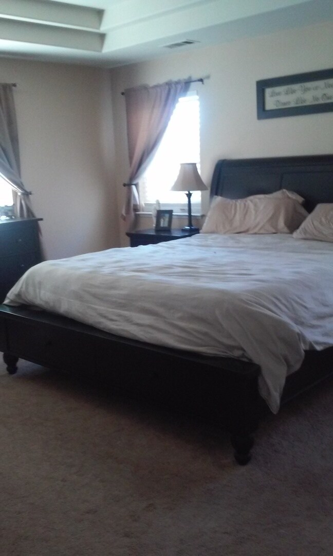 Foto del edificio - Pleasanton Valencia Neighborhood, 3 bed + office, 3 Bath., near BART and ORACLE! Community Pool, ...