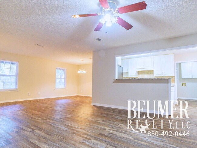 Foto del edificio - Charming Corner Haven 4BR/3BA Brick Home for Rent