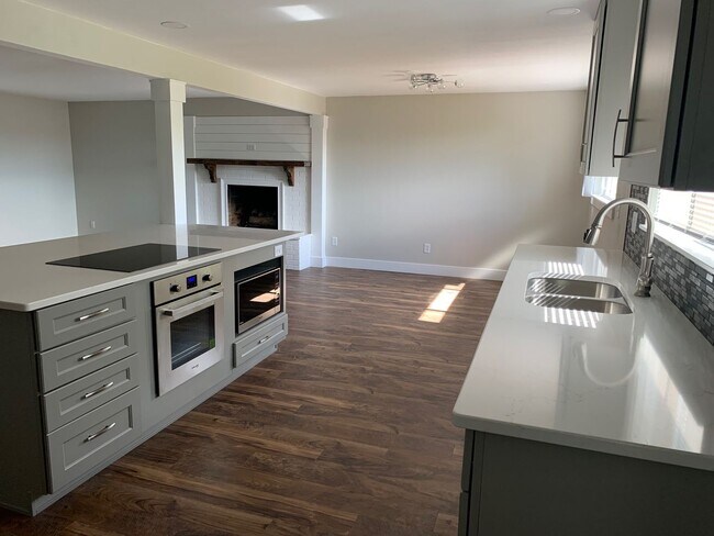 Foto del edificio - Beautiful 4 Bedroom 3 Bathroom Home in Wes...