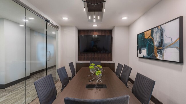 Foto del edificio - 2810 Routh Creek Pkwy