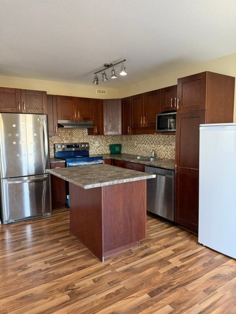 Building Photo - 138-138 Banyan Crescent