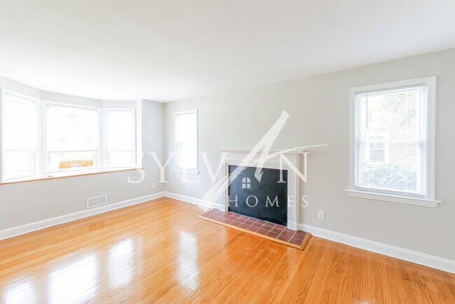 Building Photo - Charming Brick Townhome in Baltimore