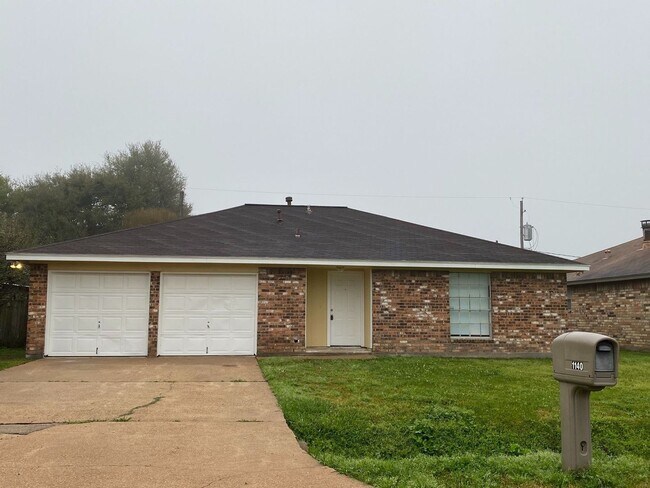 Foto del edificio - Charming 3 bed/2 bath home for rent in the Old River Manor subdivision in Channelview,