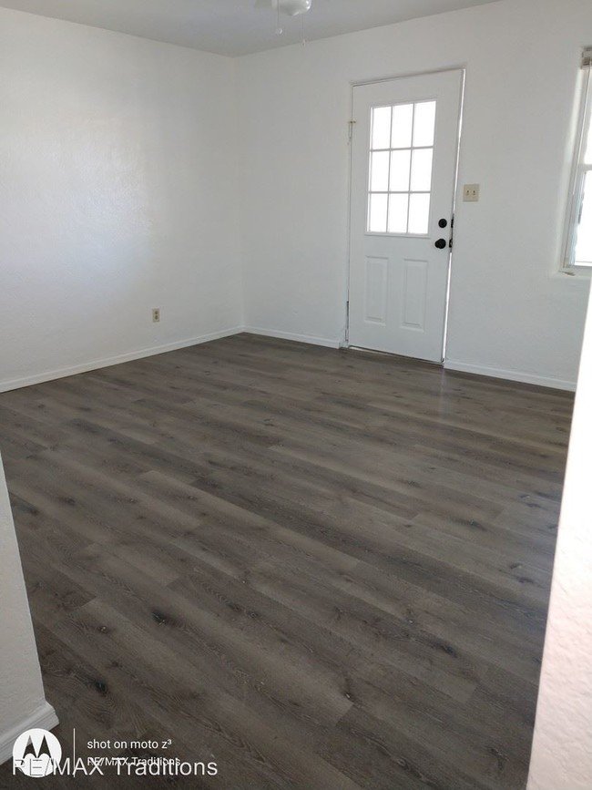 Building Photo - 2 br, 1 bath House - 452 N 3rd Ave