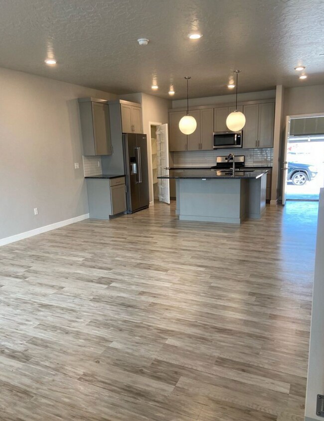 Building Photo - Lehi townhome for rent!