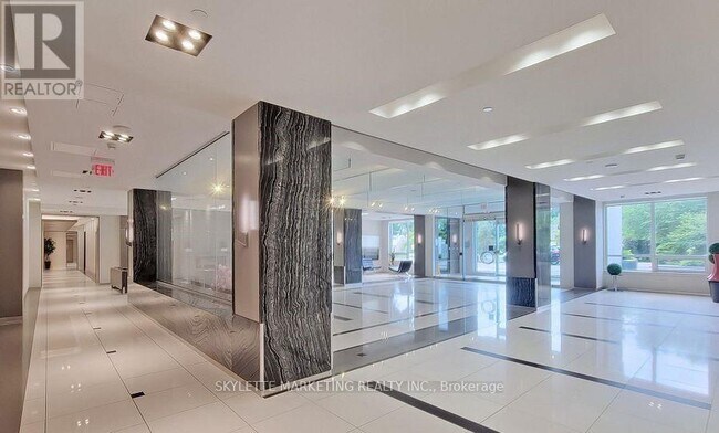 Photo du bâtiment - 2401-7165 YONGE St