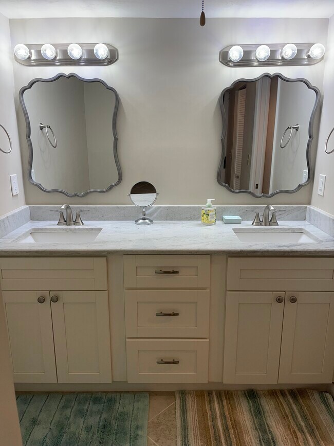 Foto del edificio - 5790 Trailwinds Dr