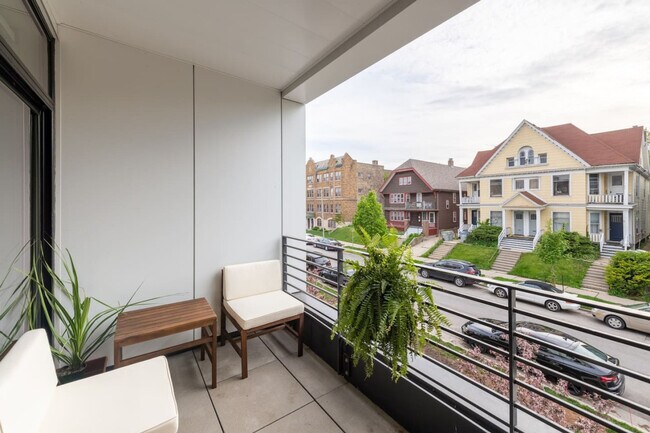 Foto del edificio - 1632 N Franklin Pl