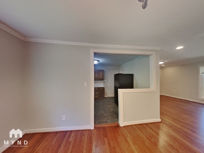 Building Photo - 724 Park Ln