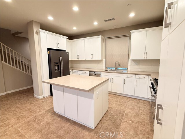 Building Photo - 100 Excursion