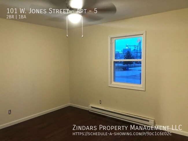 Building Photo - Newly remodeled 2 bedroom 1 bath apartment...