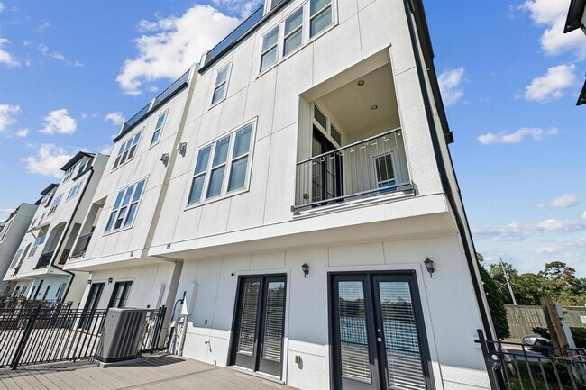 Foto del edificio - 2122 Lakeshore Edge Dr