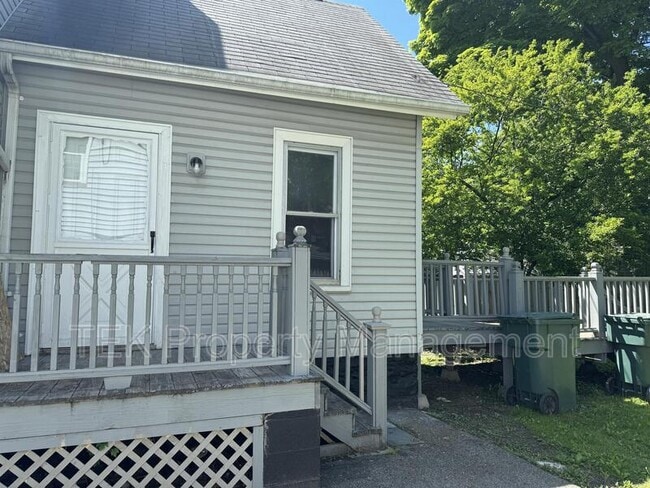 Building Photo - 126 Parsells Ave