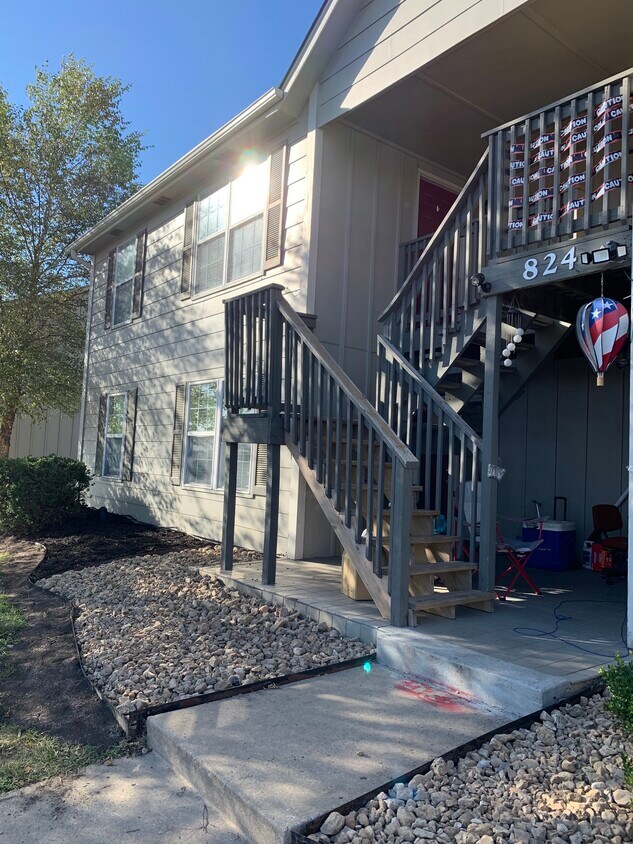 Primary Photo - 824 Saddlewood St