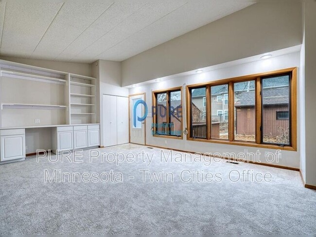 Building Photo - 2421 S 9th St