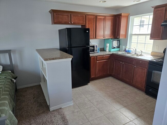 Building Photo - Private FishHawk Studio – Full Kitchen, Bath & Laundry