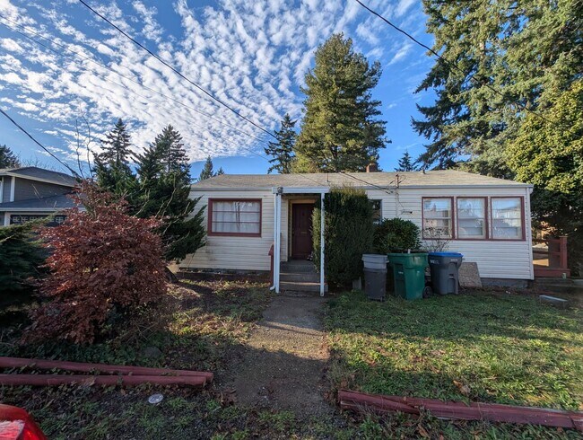 Foto del edificio - Available Now in Navy Yard City! New Floors & Paint! Tons of Space & Storage.
