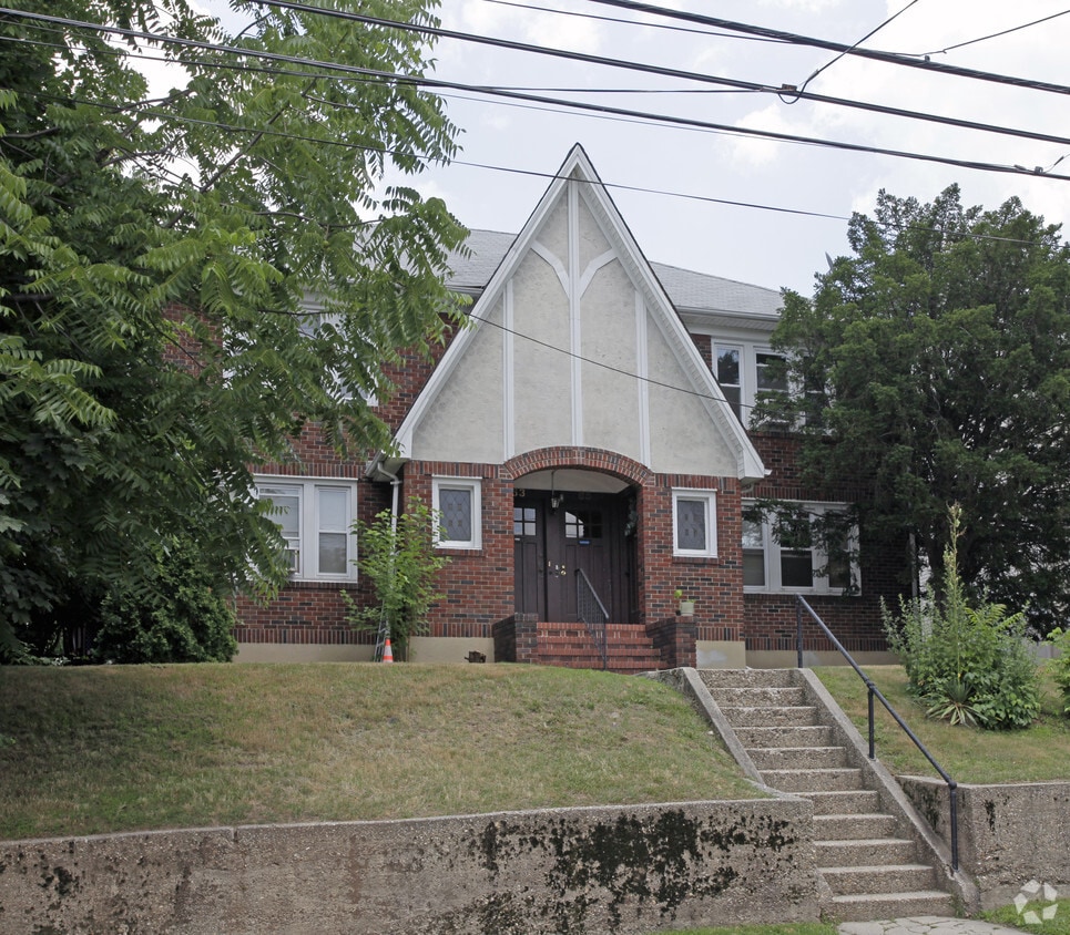 Building Photo - 63-65 Dubois Ave