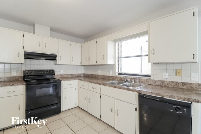Building Photo - 5418 Britan Dr