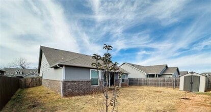 Building Photo - 7305 S Indianwood Ave