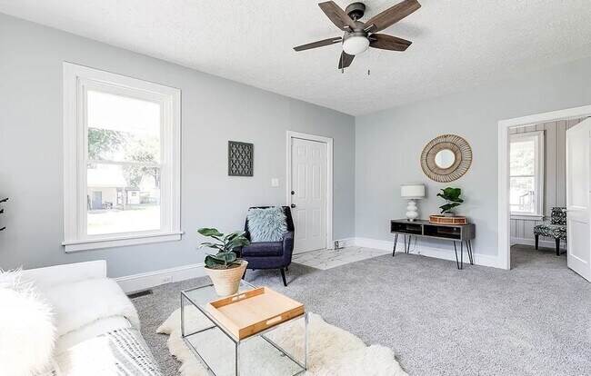 Building Photo - 9 S Fern Ave