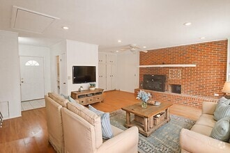 Building Photo - 209 Belair Dr