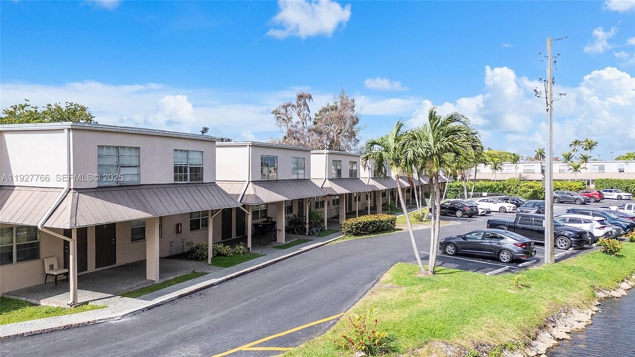 Foto principal - 4100 NW 16th Ave