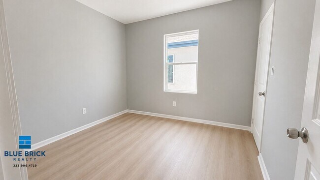 Foto del edificio - 1242 W 93rd St