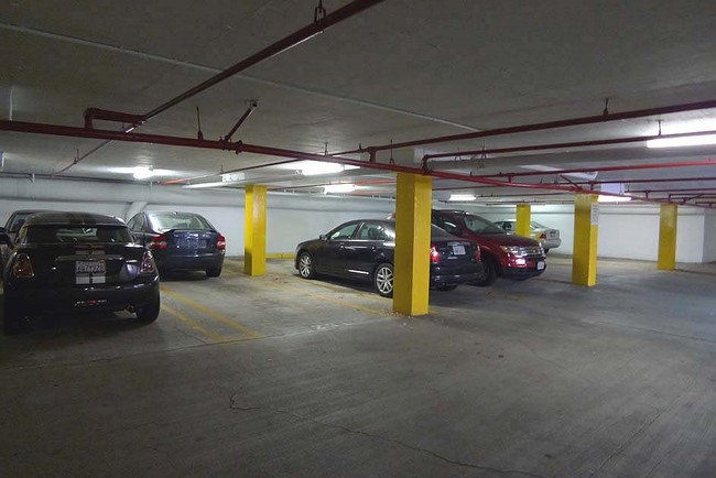 Estacionamiento - Five Star Suites