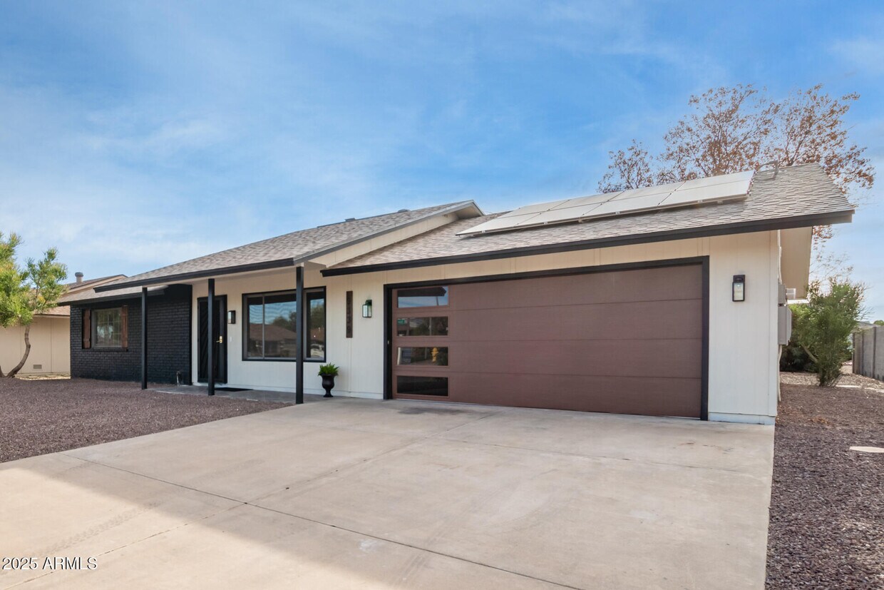 Primary Photo - 9339 W Spanish Moss Ln