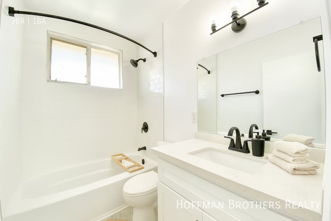 Building Photo - 121 S Carondelet St