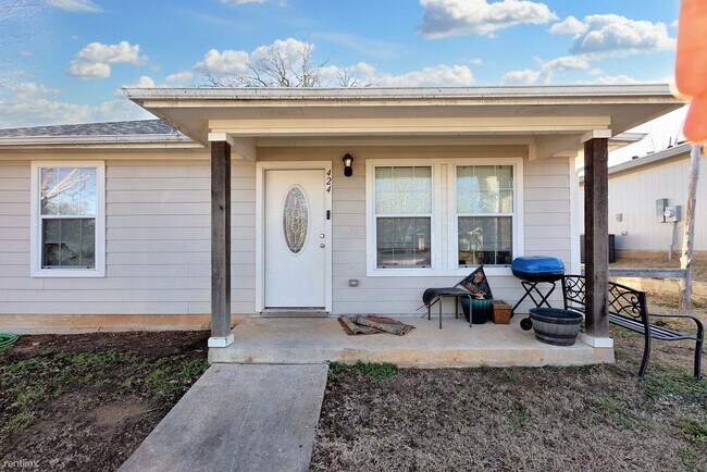 Building Photo - 3 br, 2 bath House - 424 Munson St