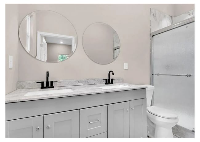 Building Photo - Fully Renovated Ranch-Style Home with Mode...