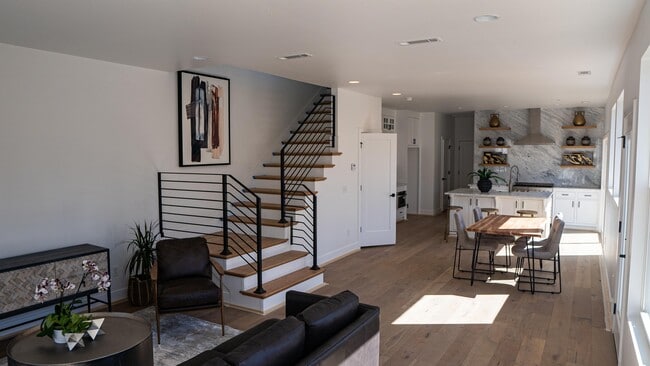 Foto del edificio - 612 S Willow Ave