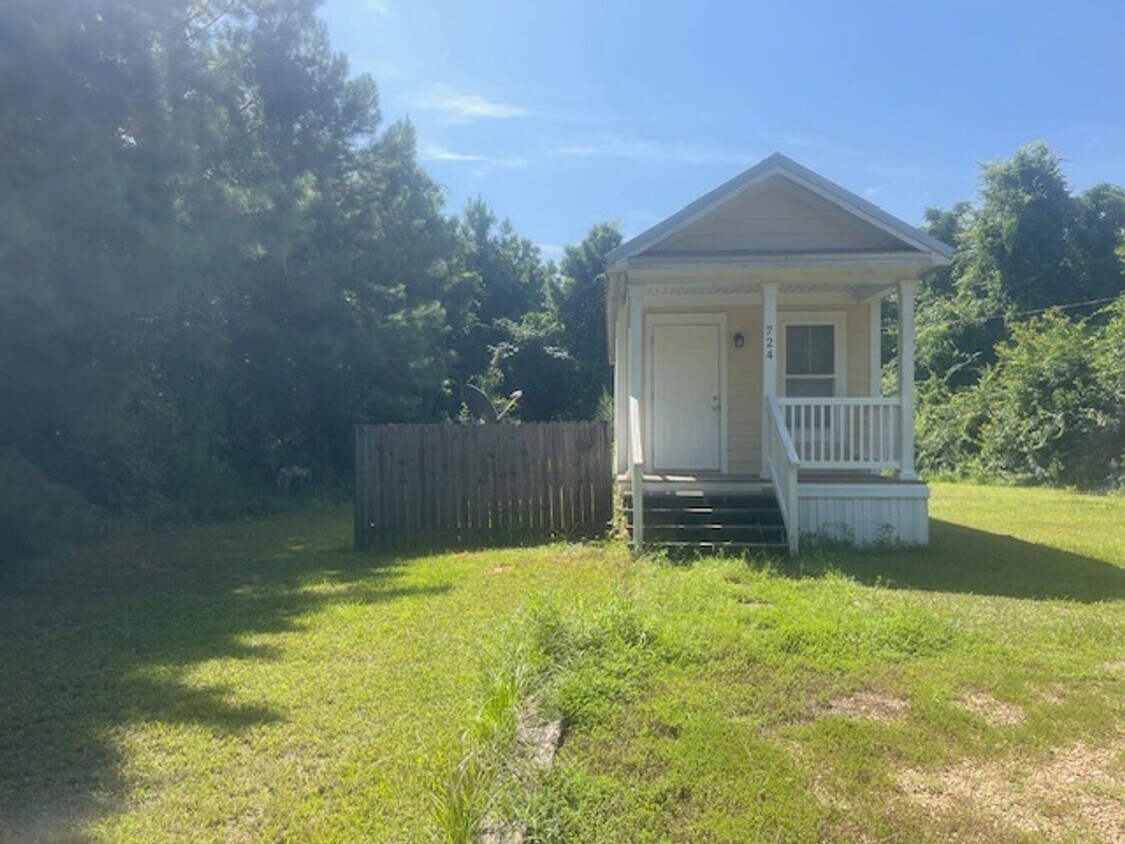Primary Photo - Adorable cottage