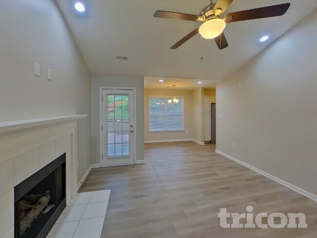 Building Photo - 140 Diamond Dr