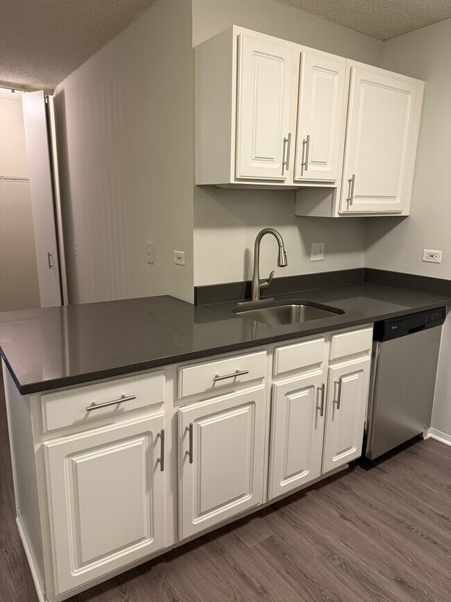 Foto del edificio - 544 N State St