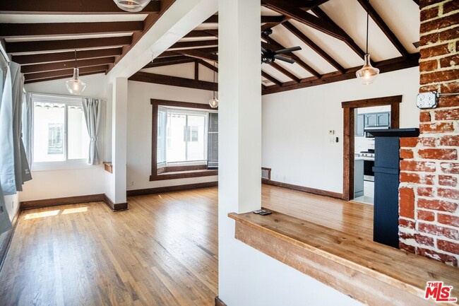 Foto del edificio - 1821 Grace Ave