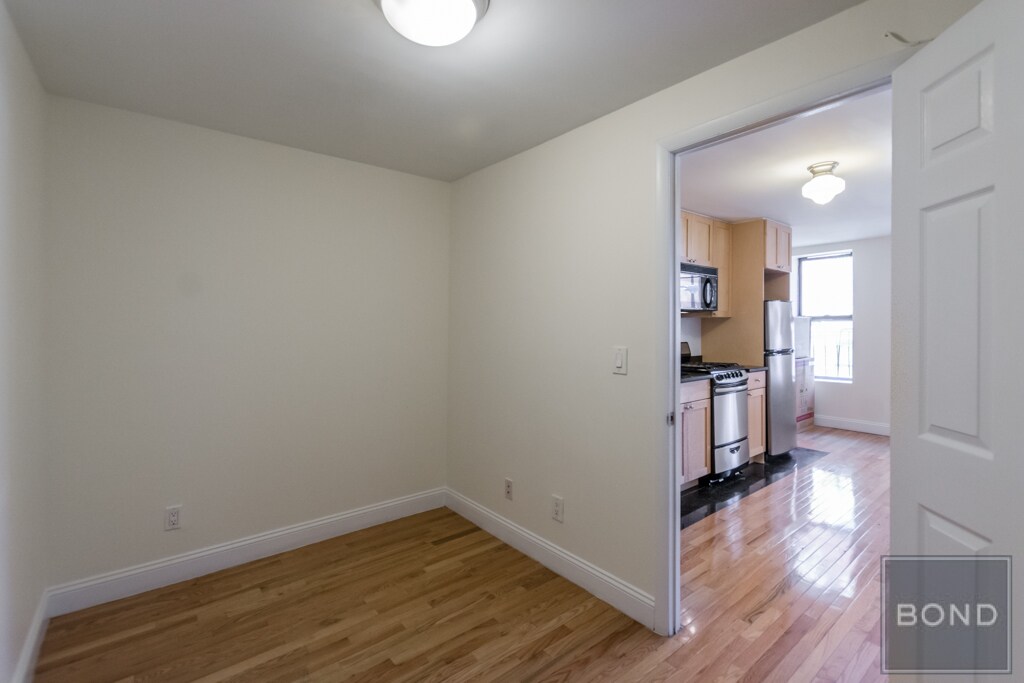 Building Photo - 273 Mott St