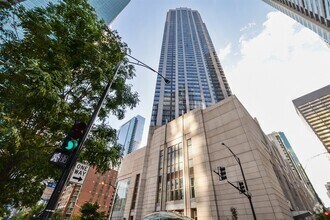 Building Photo - 512 N McClurg Ct