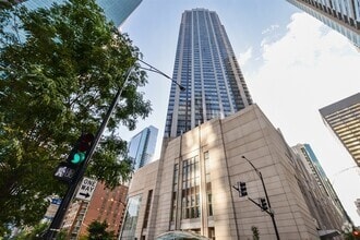 Building Photo - 512 N McClurg Ct