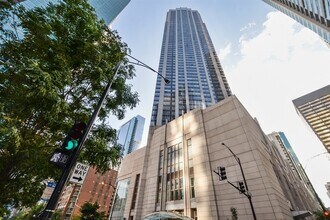 Building Photo - 512 N McClurg Ct