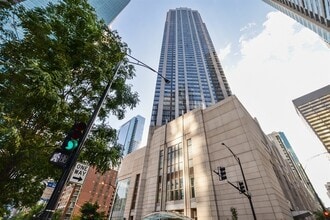 Building Photo - 512 N McClurg Ct
