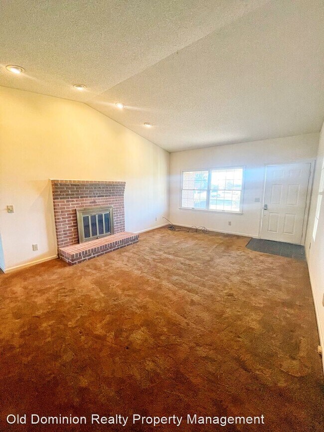 Building Photo - 3 br, 2 bath House - 4006 Nutmeg Court