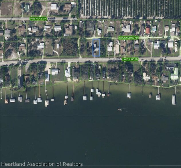 Foto del edificio - 683 Lake June Rd