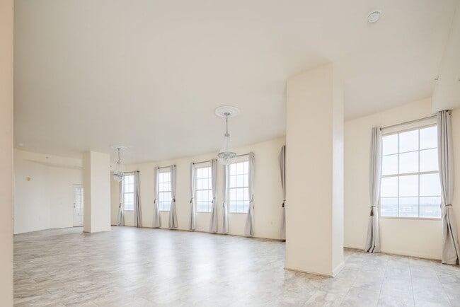 Foto del edificio - 475 W 12th Ave